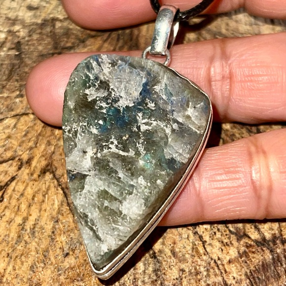 Raw Labradorite Crystal Pendant 2 1/2” - Picture 10 of 14